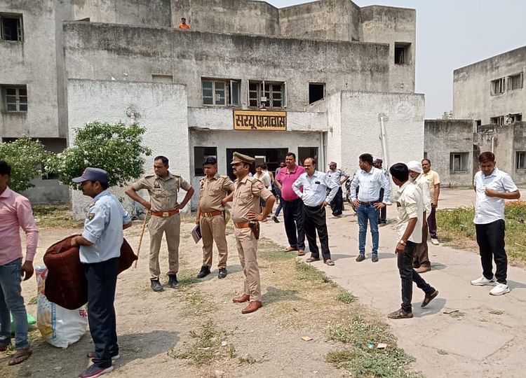 You are currently viewing The relatives of the deceased student reached the university with the police.  – Ayodhya News