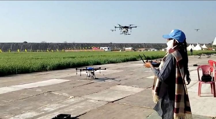 Read more about the article Women Drone Pilots Fly High In The Sky Of Ayodhya – Ayodhya News