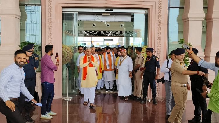 You are currently viewing Haryana Chief Minister Nayab Saini offered prayers to Ramlala in Ayodhya.  – Amar Ujala Hindi News Live