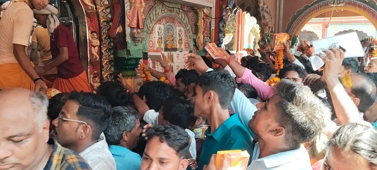 You are currently viewing People come to offer prayers to Hanumangarhi in Ayodhya.  – Amar Ujala Hindi News Live