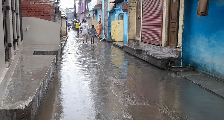 You are currently viewing Waterlogging in roads and streets – Ayodhya News