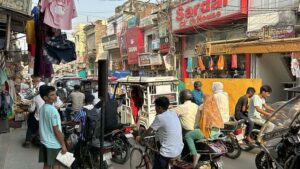 Read more about the article Pedestrians faced traffic jam all day long on Chowk-Rikabganj road – Ayodhya News