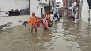 Read more about the article Houses filled with water, goods started being unloaded – Ayodhya News