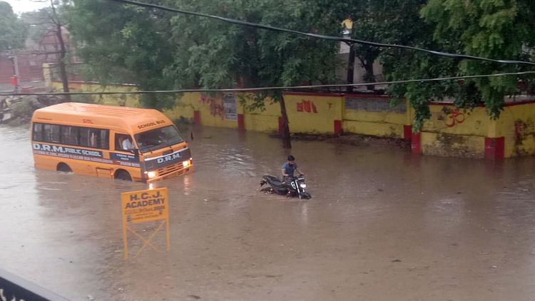 You are currently viewing Areas flooded again due to rain – Ayodhya News