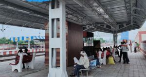 Read more about the article Passengers Yearning For Water At The Station In The Sultry Heat – Ayodhya News