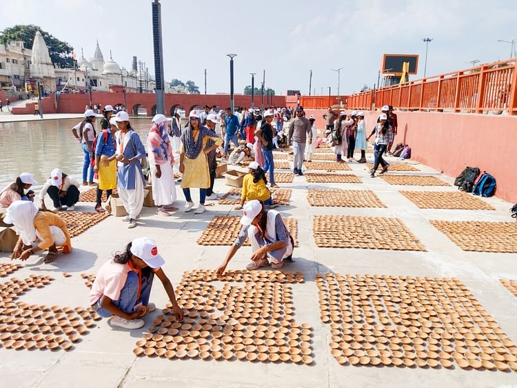 Read more about the article Ayodhya Deepotsav 2024 Six Lakh Diyas Lit In 55 Ghats On First Day, 28 Lakh Diyas Are To Be Lit This Diwali – Amar Ujala Hindi News Live