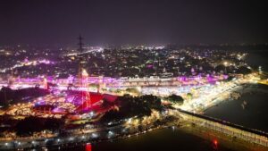 Read more about the article Ayodhya Deepotsav: Saryu Ghat illuminated with thousands of lamps, the aura of Ramnagari spread from earth to sky… Photos