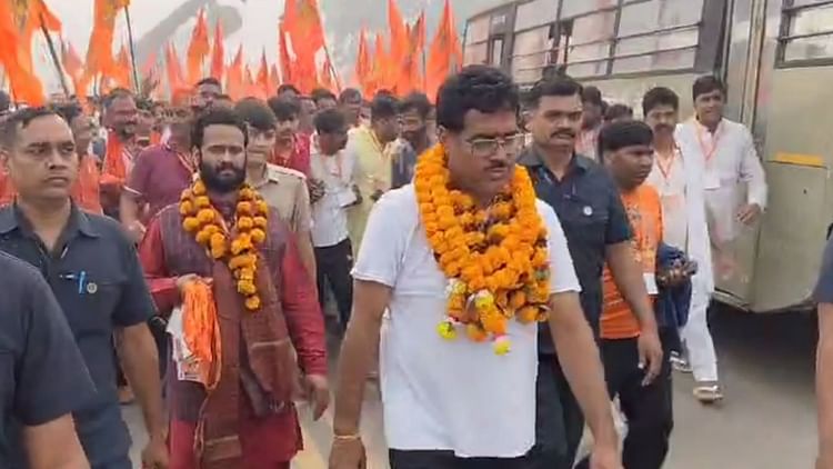 Read more about the article Sp Mla Rakesh Pratap Singh Offers Prayer To Ramlala In Ayodhya. – Amar Ujala Hindi News Live