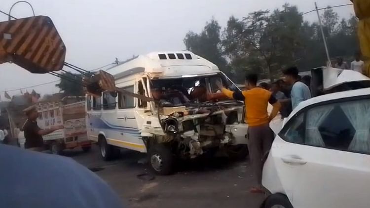 Read more about the article Ayodhya: Three Died And Many Injured In An Accident On Ayodhya Lucknow Highway. – Amar Ujala Hindi News Live