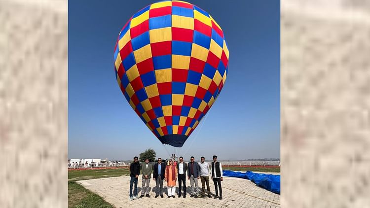 Read more about the article Hot Air Balloon Service Starts In Ayodhya. – Amar Ujala Hindi News Live