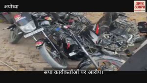 Read more about the article SP workers spread chaos, damaged bikes, broke shop in Dimple Yadav’s road show