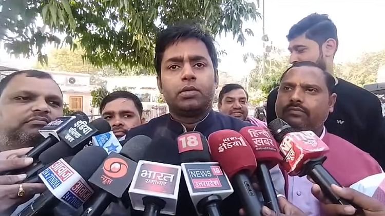 You are currently viewing Milkipur By-election: Sp Candidate Again Filed Nomination In Two Sets. – Amar Ujala Hindi News Live – Milkipur by-election: SP candidate again filed nomination in two sets, said