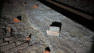 Read more about the article Ayodhya: Devotees Pelted Stones at Mahakumbh Special Train, Glass Broke; The Incident Occurred Due to the Door – Amar Ujala Hindi News Live