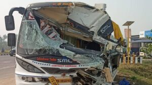 Read more about the article Bus full of devotees collided with dumper in ayodhya one devote died and seven was serially invursed – Amar Ujala Hindi News Live