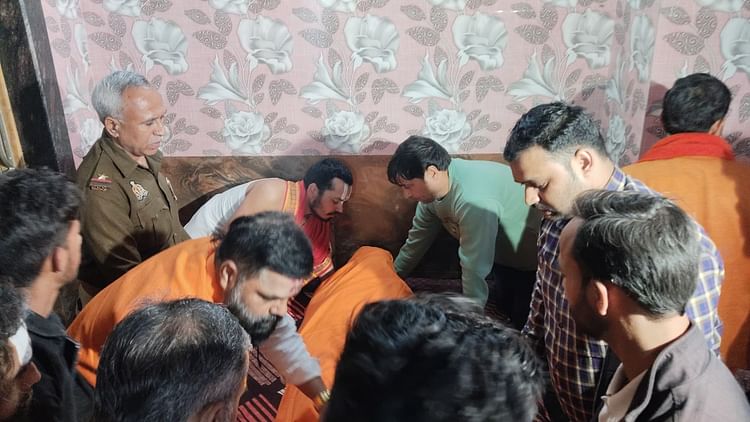 You are currently viewing Body of Acharya Satyendra Das, Chief Prrest of Ram Temple, Brough to Ayodhya. – Amar Ujala Hindi News Live