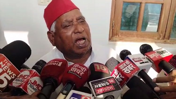 You are currently viewing SP MP Awadhesh Prasad Speaks to Media during Voting in Milkipur. – Amar Ujala Hindi News Live – Milkipur by -election: SP MP accused the government amidst voting, said