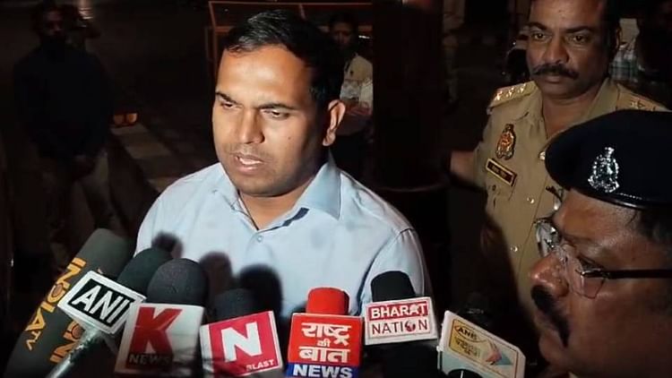 Read more about the article DM Removed SDM who was accused of harassing the son of martyr in Ayodhya – Amar Ujala Hindi News Live