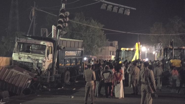 You are currently viewing UP: Ayodhya Dham’s havoc of high speed dumper, broke the barrier to four; One killed … three others injured