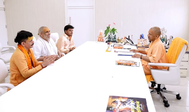 Read more about the article UP: Mahant and priest of Bharatkund met CM Yogi, said to be the renovation of the pilgrimage place Bharatkund