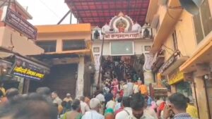 Read more about the article Hanuman jayanti 2025 devotees thonged to have darshan of deity at hanuman garhi in ayodhya – Amar Ujala Hindi News Live