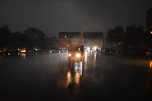 Read more about the article Changed weather in Awadh: Darkness in Lucknow in the day, wheat ripe crop fell in districts, two deaths in Sitapur