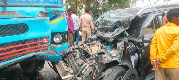 You are currently viewing UP: Bus collided with SUV in Bahraich, tragic death of three friends of Ayodhya; Neem Karauli was going to visit