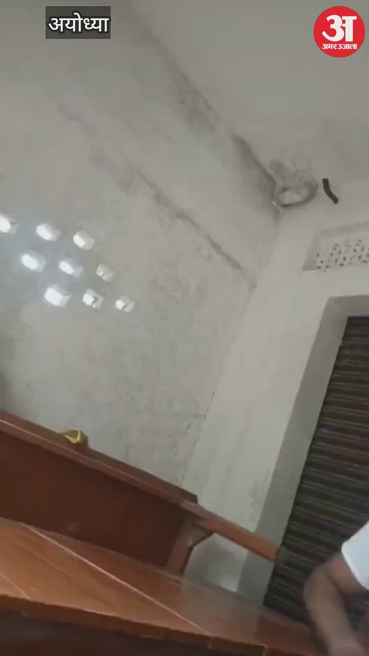 You are currently viewing Ayodhya: Lekhpal’s video taking bribe in Ayodhya viral, talked about giving money to officials too