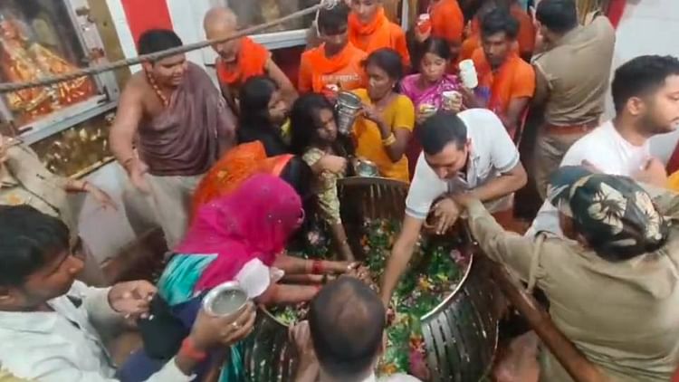 You are currently viewing UP News: Shiva devotee gathered in Ayodhya on the second Monday of Sawan, took a dip in Saryu and performed Jalabhishek