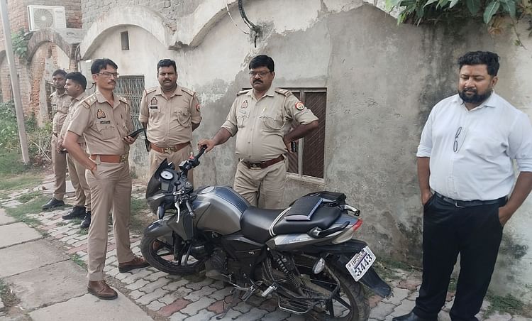 Read more about the article UP: CBI raided the house of primary school teacher in Ayodhya, 15 hours of investigation lasted; There was a stir in the area